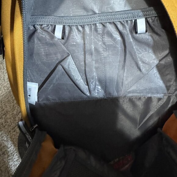 Columbia Outback Golden Fly Hiking Backpack Daypack Yellow Gray Outdoor - Picture 8 of 13